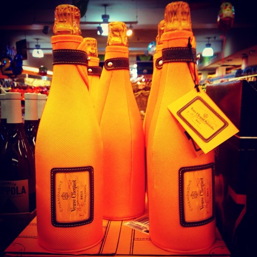 Because veuvecliquot is back for the #holidayseason with its brand #new #orange case. Are you ready 