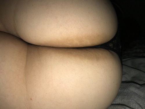 chubby-colombian-wifey:  Her ass was made to be eaten !!!  Who says ME 👋  -El Patron
