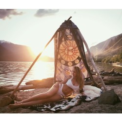 alyssabarbara:  Had an amazing weekend exploring British Columbia ✌🏻️  Wish every Monday could start like this 🌺 #campinglife #beachtipi #velvetsphynxswim #makeupfree #yourtea #summervibes