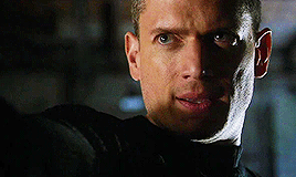 oliverquene-blog:gif request meme: The Flash - favorite villain      ↳ Leonard Snart