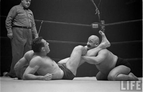 Professional wrestling(Peter Stackpole. 1951)