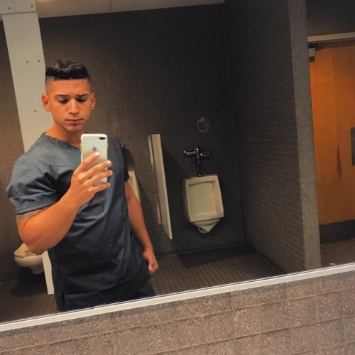 fulltime-papi:  💉realizing stuff era is over.  🏥#scrubslife #hospitallife  #sleepyface #iwantmymcdreamy   Instagram: @fulltimepapi