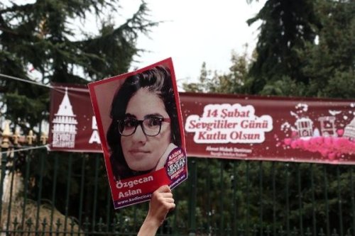 tabuttakibulutlar:Cinsiyetin fark etmez .Eğer bugün tecavüze sesini çıkarmazsan. Yarın seni de SİKERLER.