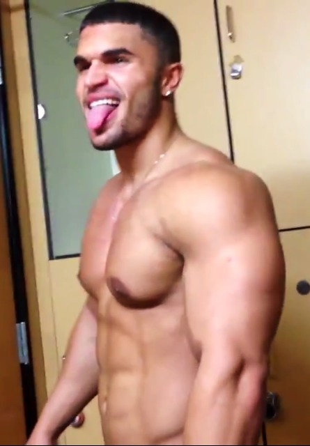 aurelio9147:  roheartlessro:  So sexy  damn those nipples tho, i waanna sink my teeth