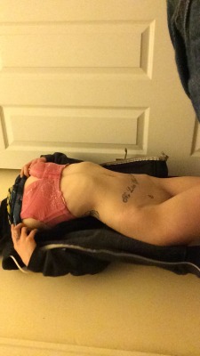 chescaaxx:selfie from last excuse, it’s abit gross