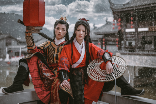 hanfugallery:women in chinese hanfu and armor by 温陈华之炼铠堂