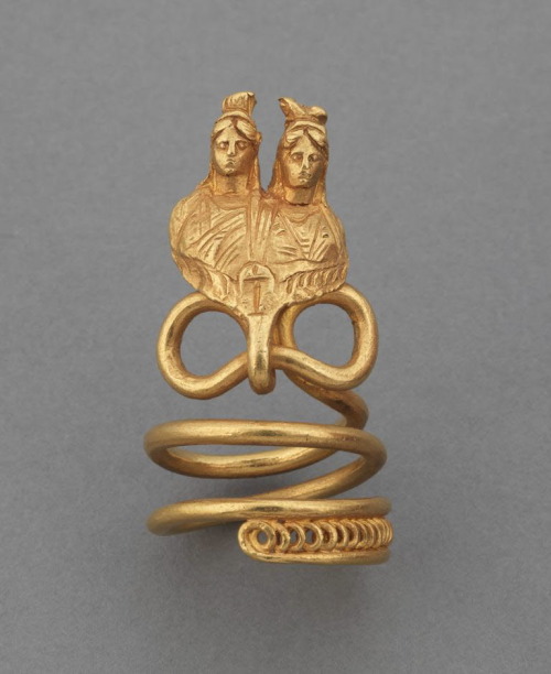 letsgostealthelouvre:This is identified as a ring, though it’s difficult to parse scale; it lo