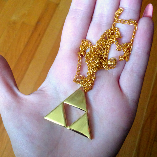 universityofhyrule:  My Triforce necklace “ヽ(´▽｀)ノ”
