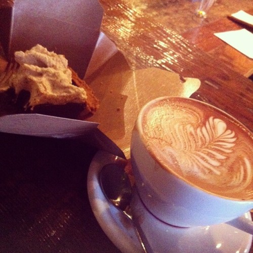 Another free hot chocolate from the cute guy at inteligencia!! I think I&rsquo;m in love #free #