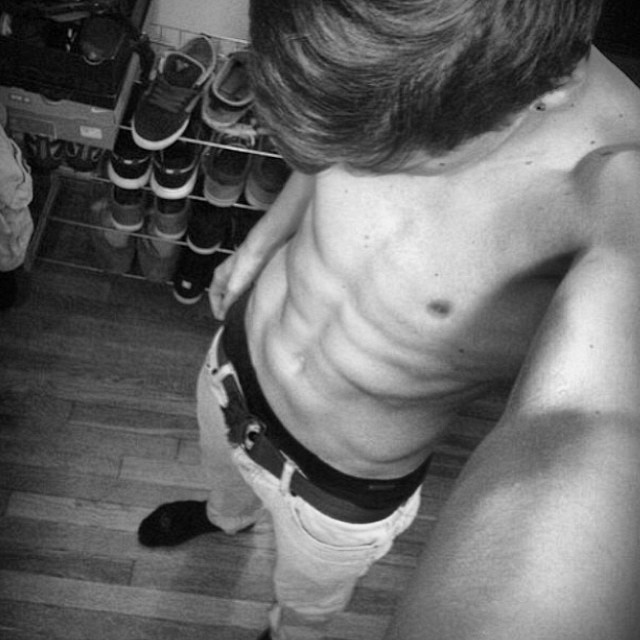 selfie-guys:  LIKE this picture ac fast as you can!!! Comment how fast you liked