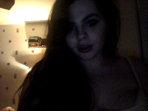 undereyelouisvuittons:when most of your makeup is gone so you pull out the webcam to take grainy sel