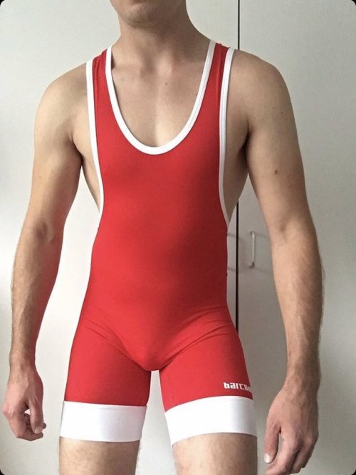 Fan photo from a UK CollegeJocks customer in our hugely popular Pino Singlet made by Barcode Berlin 