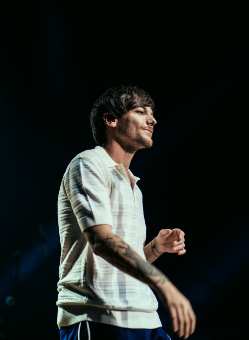 lthqs:Louis performing at Live. Life. Love: Concert for Suicide Prevention by Tyler Craye