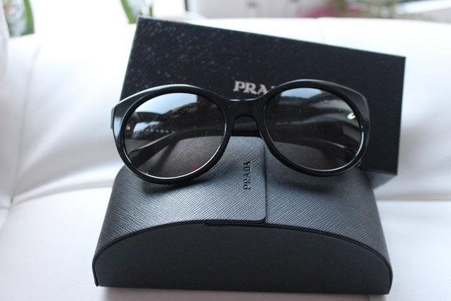 fashionshitiscray:  breathinchanel:  fashion blog more here xx   http://fashionshitiscray.tumblr.com/