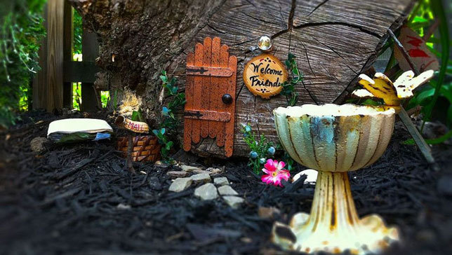 8 lively crafts made from fallen trees
Use every bit of dead trees with these fun DIY projects.