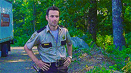 ravemreyes:  the walking dead: gifset per episode | season one, episode three - tell
