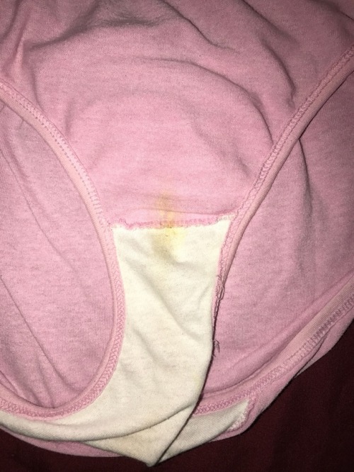 GFs moms panties!!