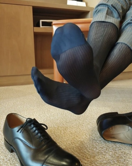 twopals1:gaydressshoefetish::I want to tongue the sweat out of that beautiful leather shoe lining!Mmmmm