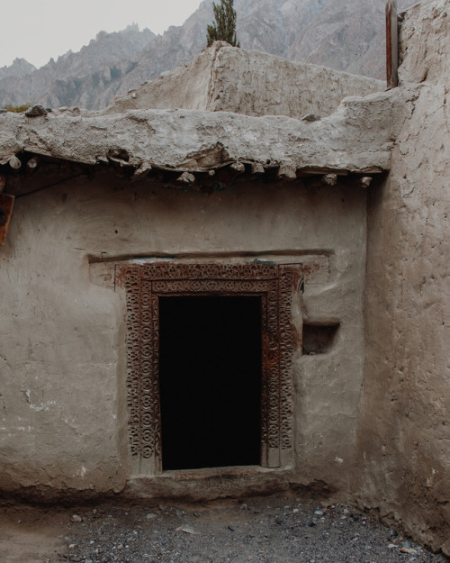 aabbiidd:   Old House Gulmit is believed to be over 350 years old. The  traditional house stands as a symbol of the ancient Wakhi culture. The  house has now been turned into a carpet weaving center where women  artisans make beautiful carpets from goat,