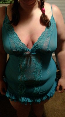 just a sexy bbw milf that loves showing off ;)