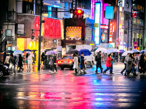 Porn photo tokyo-fashion:  Rainy night in Harajuku last