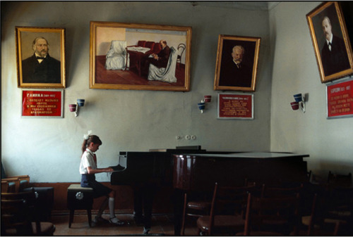 secretcinema1:Music School, Bukhara, Uzbekistan, USSR, 1987, Peter Turnley 