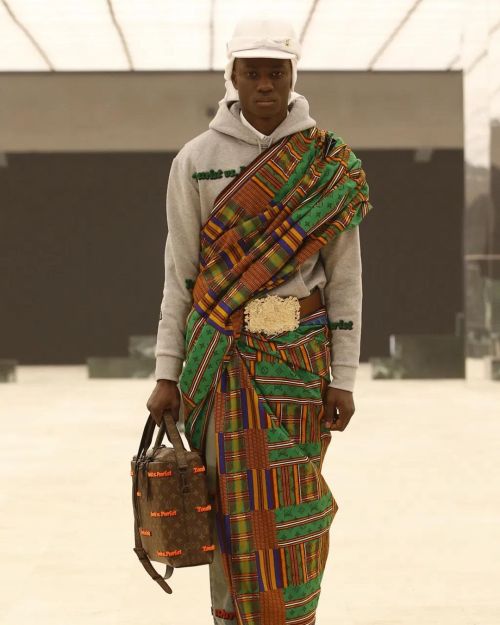 Virgil Abloh references his Ghanaian heritage in the @louisvuitton Menswear collection for Fall / Wi