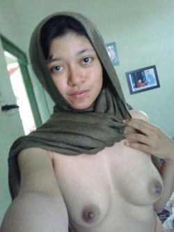 otakserabut:  Bertudung