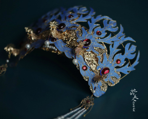 Traditional Chinese headdress by 她的美人