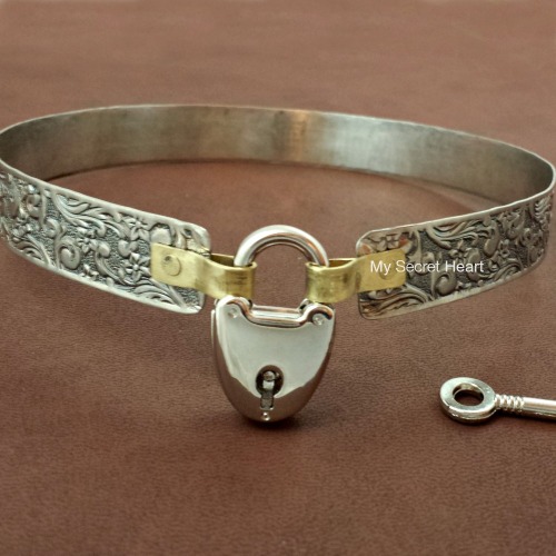 bbykittentoes:  mysecretheartsubmissivejewelry:  Beautiful handcrafted Wide Floral Locking SUBMISSIVE COLLAR and CUFFS.  A beautiful floral design of 16mm wide German Silver. Yellow Brass tabs are hand cut and riveted on the ends to create loops for the