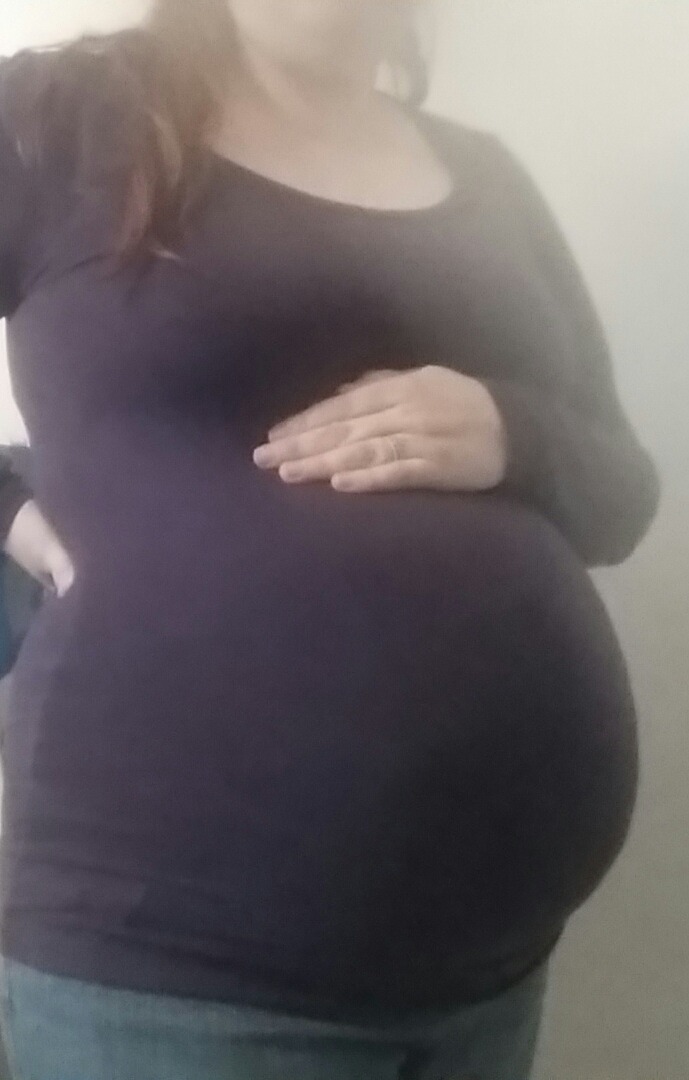 cadiepreggobelly:18 weeks with the twins girls. Figured I’d share a #bumpdate with