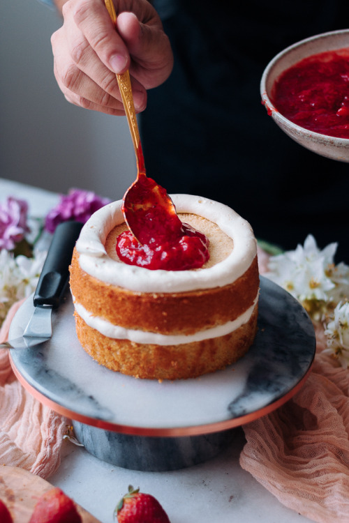 Classic White Cake with Strawberry Jam and White... - Sweet Tooth Girl