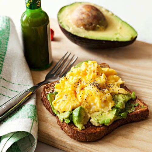 fitbodymag:Avocado-Egg Toast  #Breakfast Snack