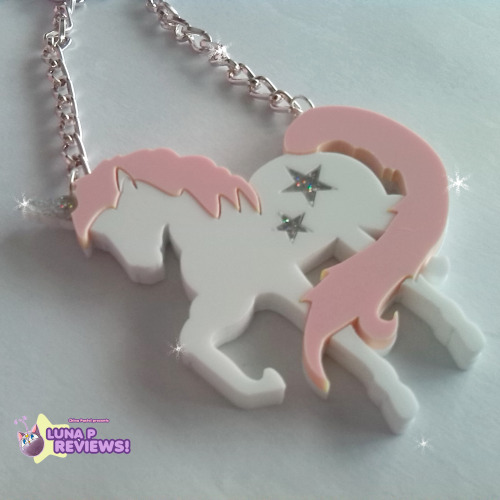 Luna P Reviews EP 13: Unicorn Necklace and Kawaii Bone Hairclip by Glitterbomb!  Hello there! How ar