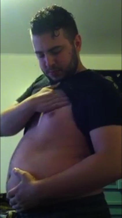 fatguyworld:  Admiring how fat he’s getting 