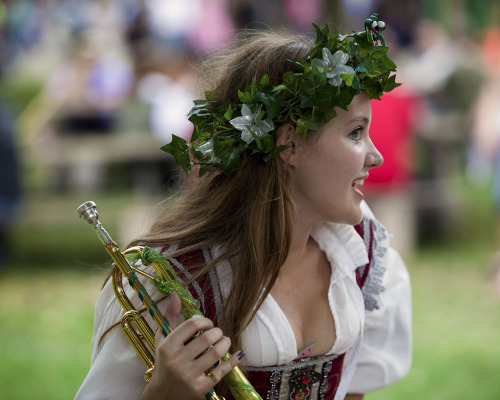 alexandraya:fuckyeahrenaissancefaire:Young Maiden (by blacksheep_vmf214)Might I present to you the l