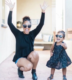 blackgirlsaregold:Mother and daughter 👧🏽👩🏽