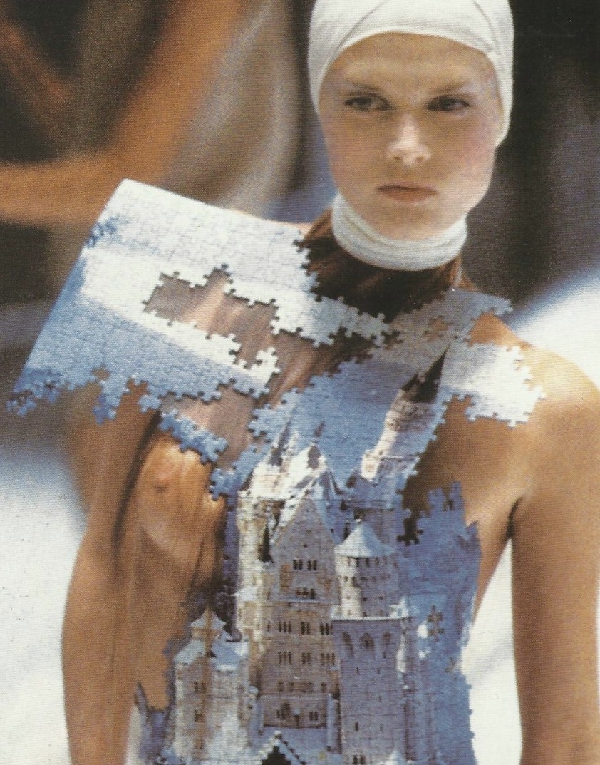 vodis:Malgosia Bela at Alexander McQueen Spring 2001