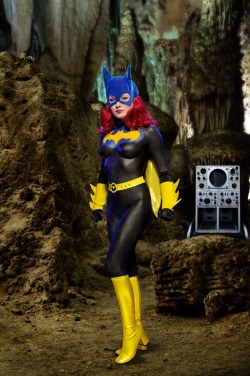 batman-bodypaint:  Batgirl body paint cosplay