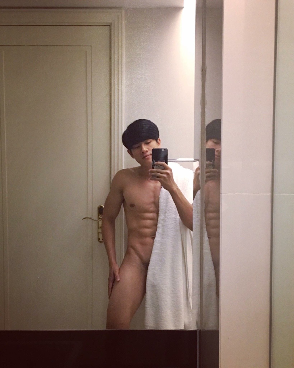 hotasianexposed:  hlthemusclelover:  tuananh94:   hoangnamlau:   Suy cho cùng tập