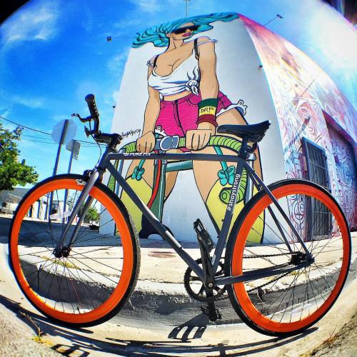 bikesandgirlsandmacsandstuff: (via Riders of the Week | Pure Fix Cycles)