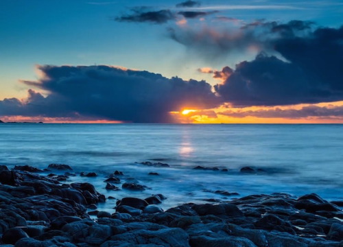 wordsnquotes:  landscape-photo-graphy:Timelapse Through Lofoten IslandsPhotographer Lasse Henning went in at the Lofoten Island located in the north of Norway, closed to the polar arctic circle. he came back with amazing pictures he assembled to make