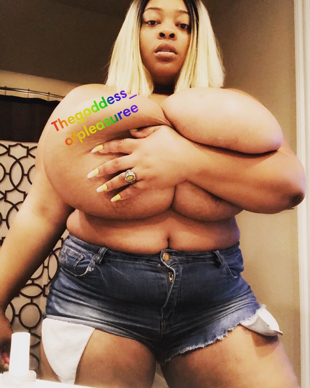 goddesspleasuree:  I heard I have one of the best hand bras 🧐 is that true? 