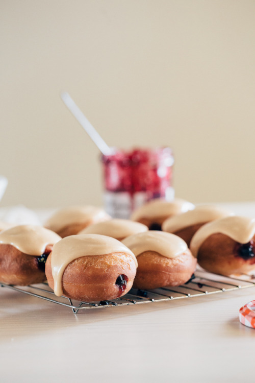 sweetoothgirl: Peanut Butter and Jam Donuts