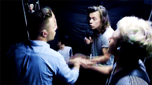Big-Hearted One Direction Fans Vow To Gift New Album To Those Who Can’t Afford