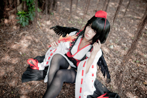rolecosplaywigs:  Aya Syameimaru from The Touhou Project, A crow tengu who authors a newspaper in Ge