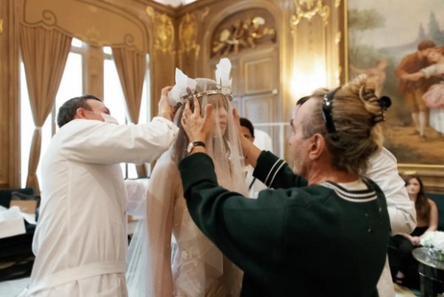  Ivy Getty said her vows at City Hall in San Francisco wearing a four-layer dress designed by John G