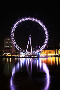 breathtakingdestinations:  London Eye - London - England (von Dimitry B)  *paws at screen*