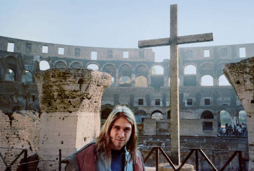 ciudadsaudade:  Kurt Cobain at the Coliseum, Rome, November 1989Photograph by Bruce Pavitt 