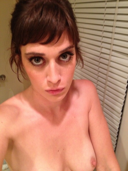 10tripledeuce:  Leaked! Lizzy Caplan hits the bottle for some liquid courage to take